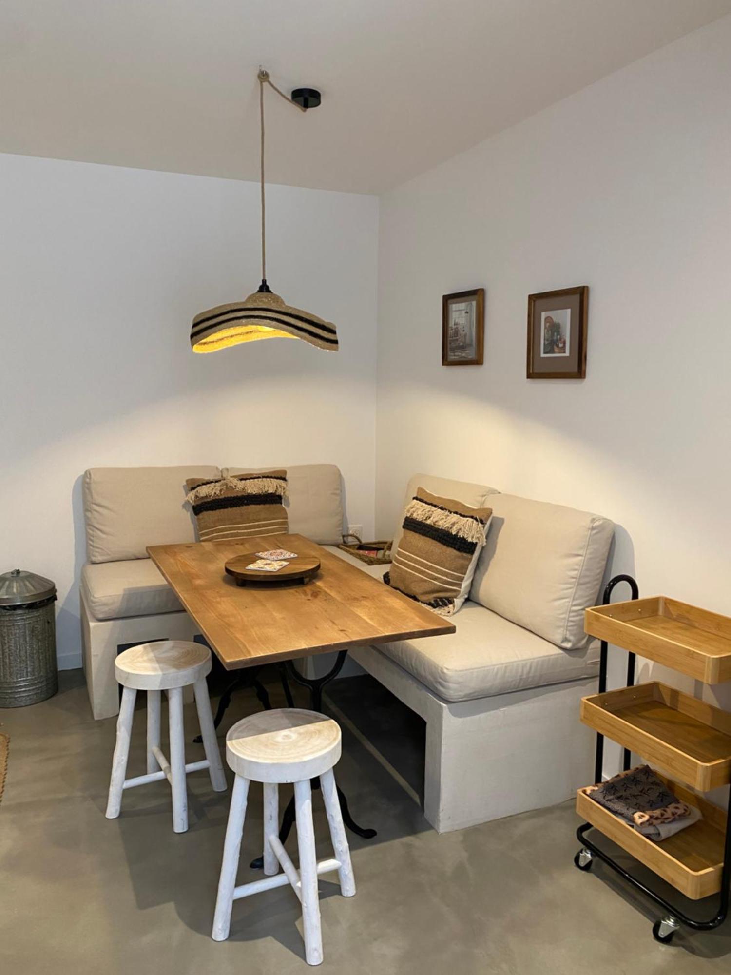 Joli Appartement En Ville Ровел Екстериор снимка