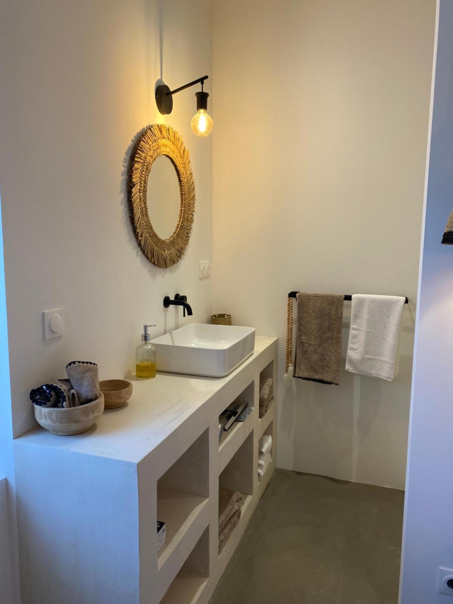 Joli Appartement En Ville Ровел Екстериор снимка
